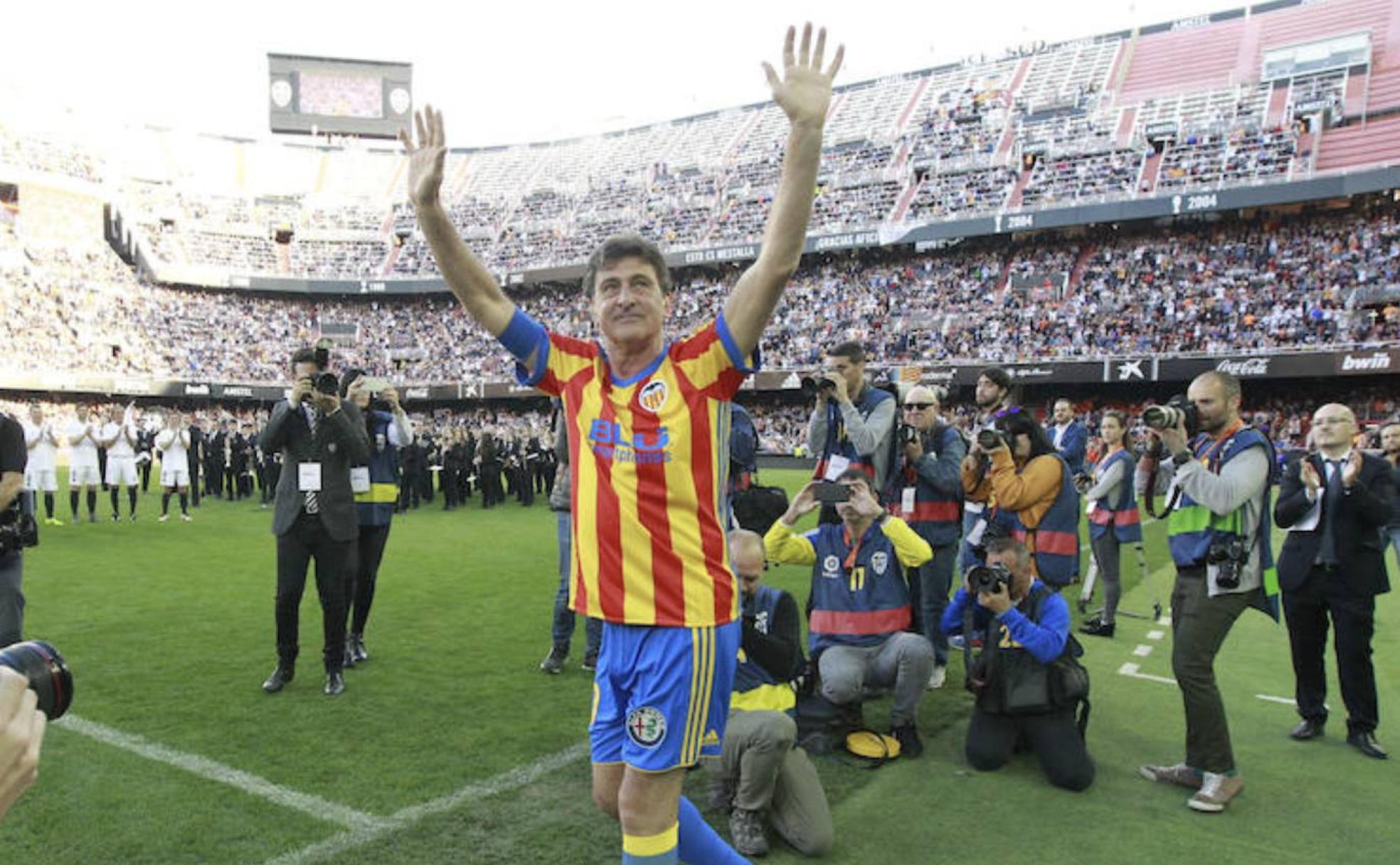 Mario Alberto Kempes, durante el partido de leyendas celebrado en Mestalla el año del centenario del Valencia. 