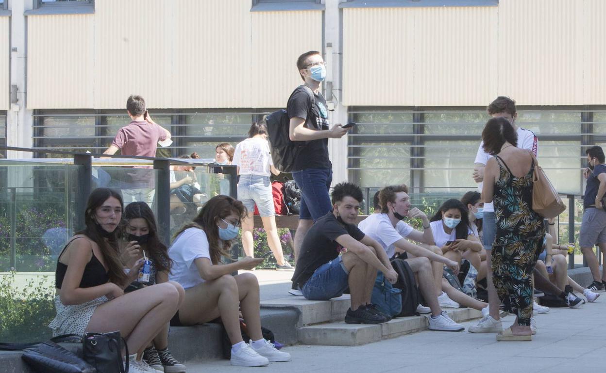 Estudiantes en el campus de Vera de la Universitat Politècnica de València (UPV). 