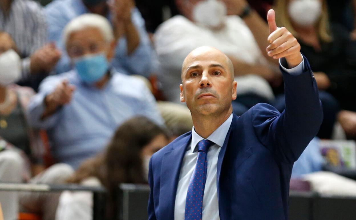 Joan Peñarroya, durante un partido en la Fonteta. 