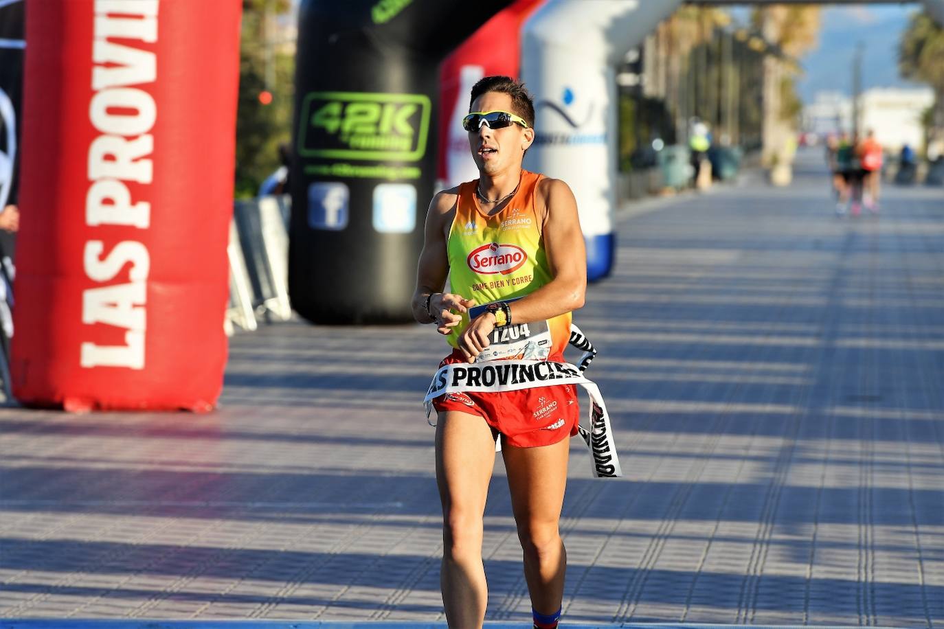 Fotos: Búscate en la meta de la 15K Valencia Abierta al mar (2)