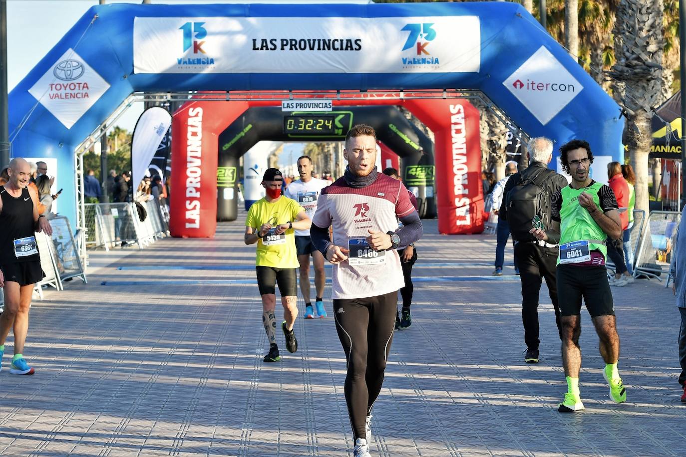 Fotos: Búscate en la meta de la 15K Valencia Abierta al mar (2)