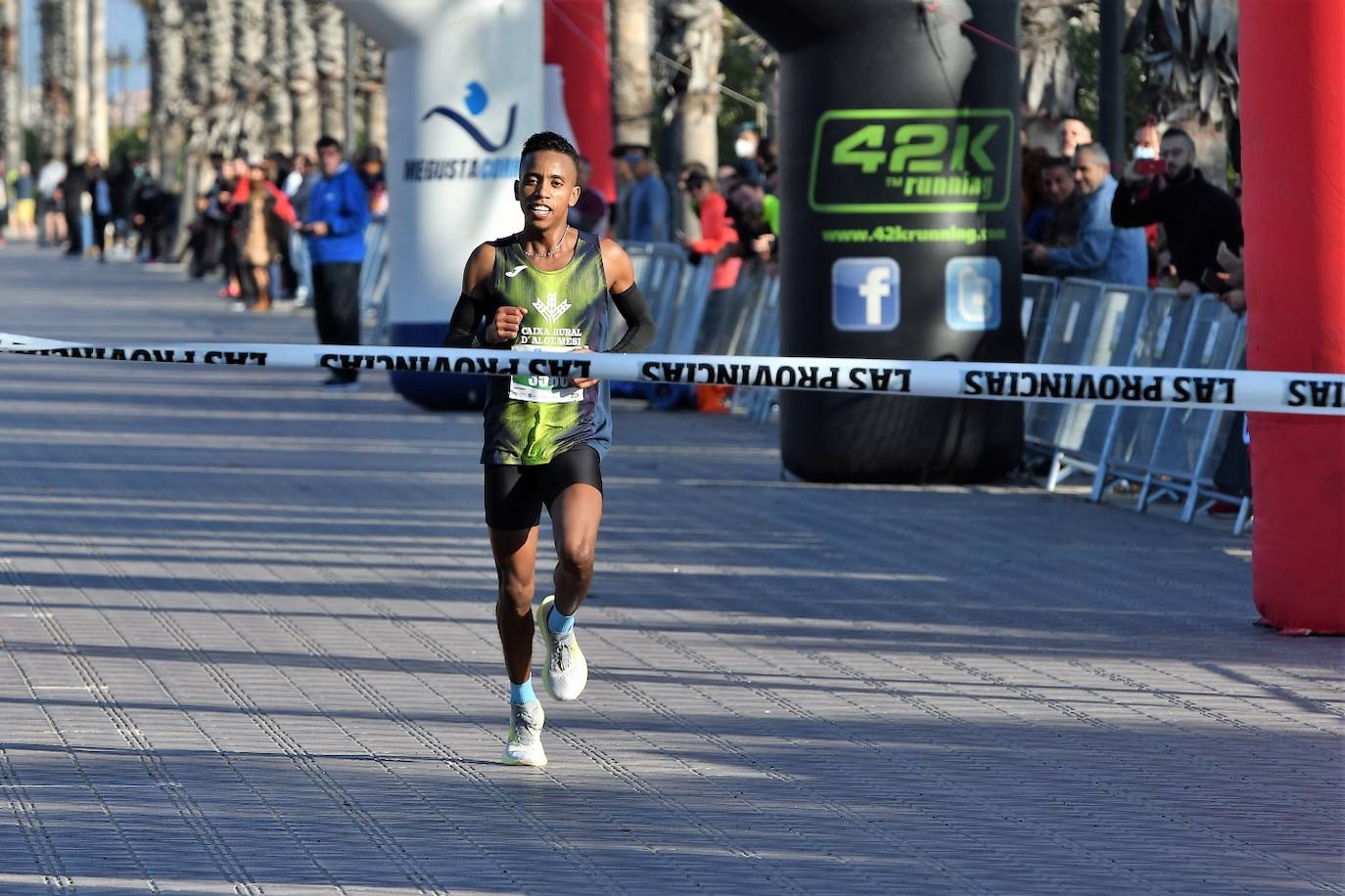 Fotos: Búscate en la meta de la 15K Valencia Abierta al mar (2)