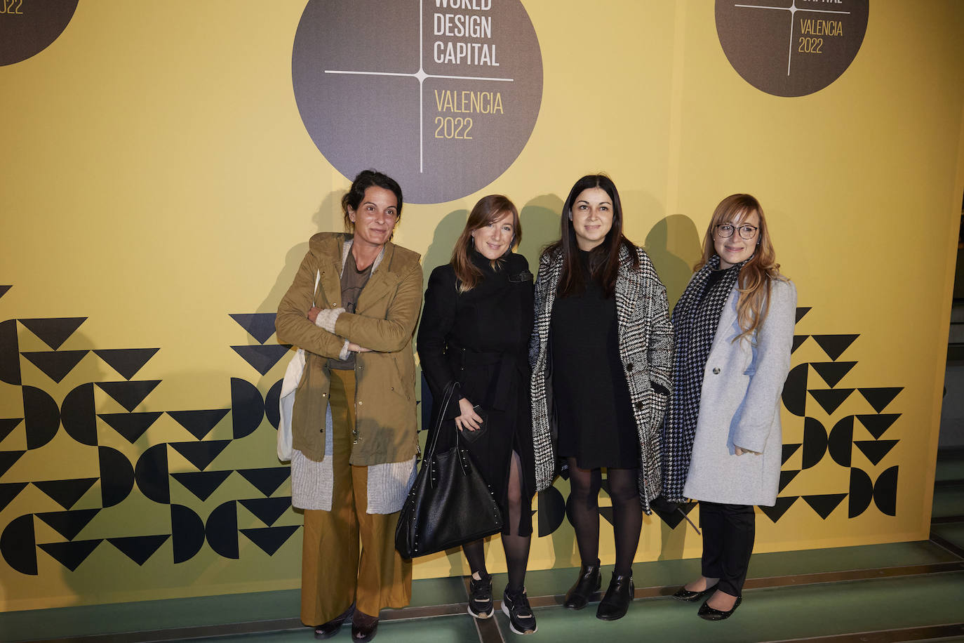 Valencia Capital del Diseño ya es una realidad. La gala de presentación del programa que ha tenido lugar este martes por la noche en Les Arts celebra la puesta en marcha de la iniciativa, financiada por el Ayuntamiento, la Generalitat y la Diputación. Al evento han acudido Bertrand Derome, director general de la Organización Mundial del Diseño y autoridades como el presidente Ximo Puig; el presidente de la Diputación de Valencia, Toni Gaspar y el alcalde de Valencia, Joan Ribó.