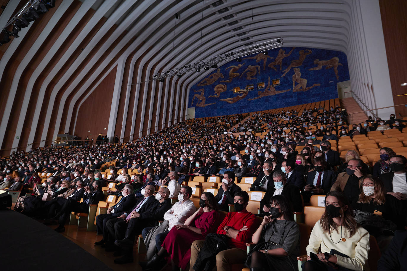 Valencia Capital del Diseño ya es una realidad. La gala de presentación del programa que ha tenido lugar este martes por la noche en Les Arts celebra la puesta en marcha de la iniciativa, financiada por el Ayuntamiento, la Generalitat y la Diputación. Al evento han acudido Bertrand Derome, director general de la Organización Mundial del Diseño y autoridades como el presidente Ximo Puig; el presidente de la Diputación de Valencia, Toni Gaspar y el alcalde de Valencia, Joan Ribó.