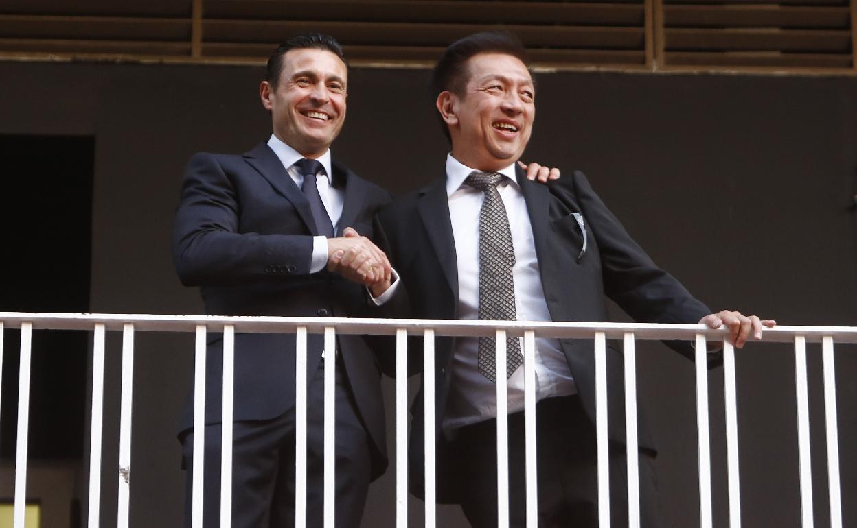 Amadeo Salvo y Peter Lim en el balcón de Mestalla el día de la llegada del magnate de Singapur. 