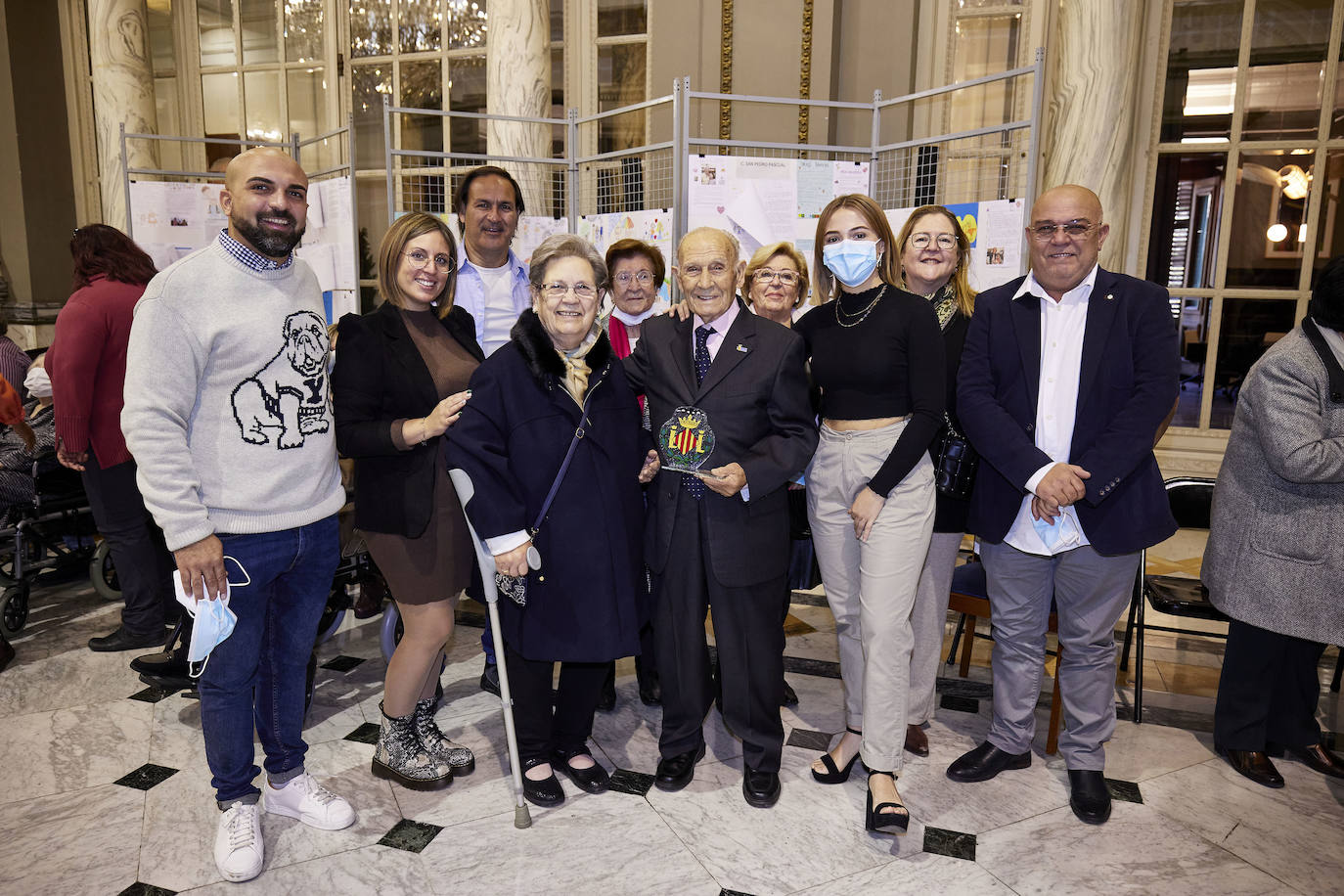 El Ayuntamiento de Valencia ha homenajeado a las personas centenarias, o que van a cumplir cien años en 2021, valencianos de nacimiento o adopción. 