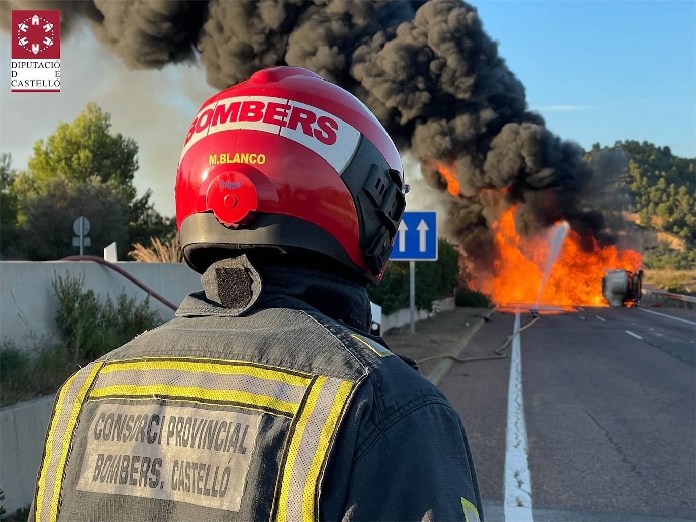 Bomberos en el incendio en Castellón