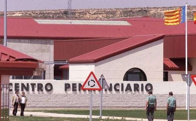 Imagen del acceso principal al Centro Penitenciario de Villena. 