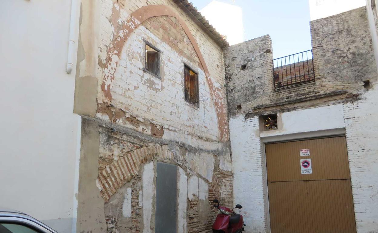 Una de las casas que esconde arcos góticos del enginy de Oliva. 