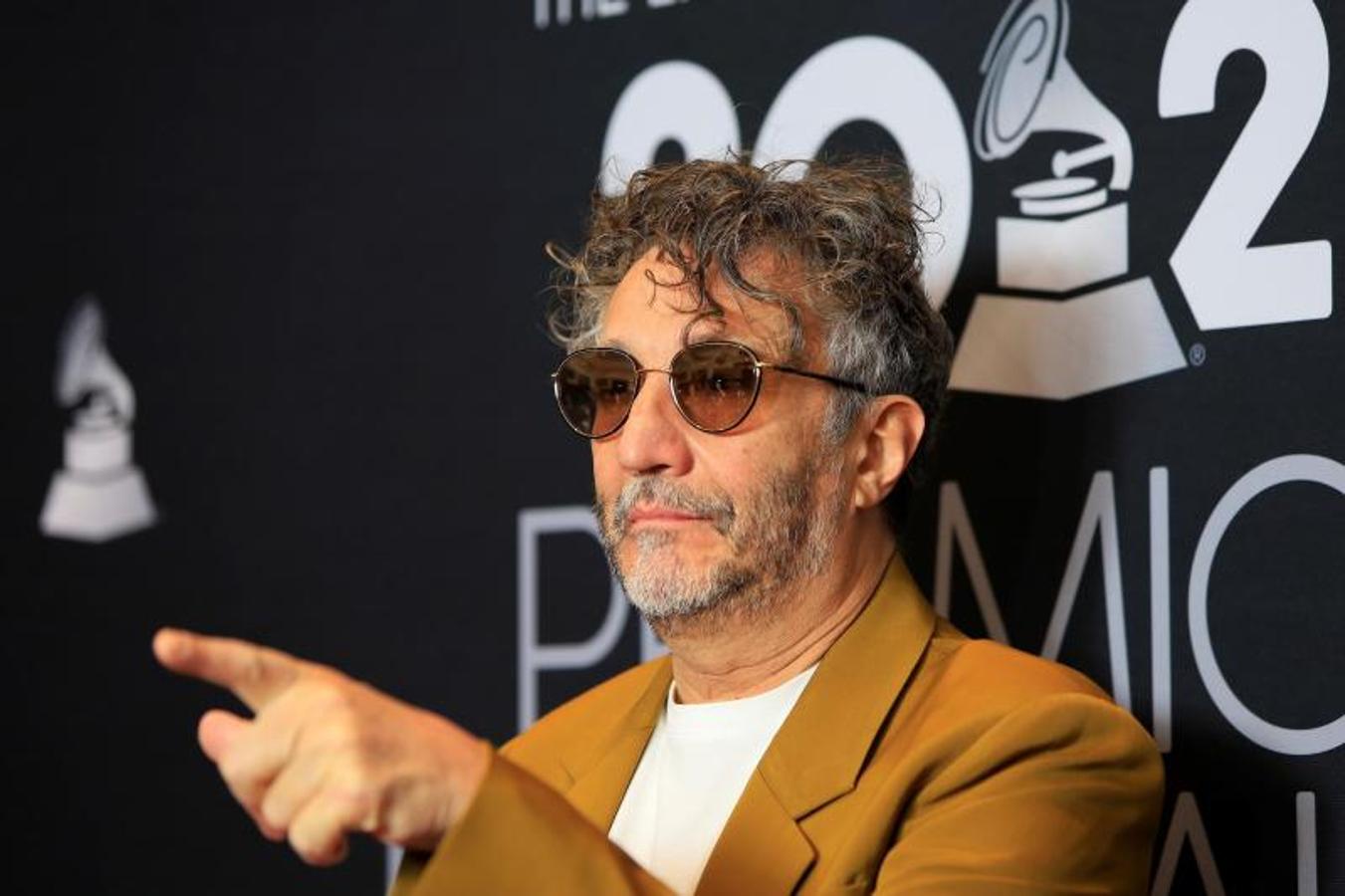 Fito Paéz en la alfombra roja. El cantante fue galardonado por su trayectoria musical.