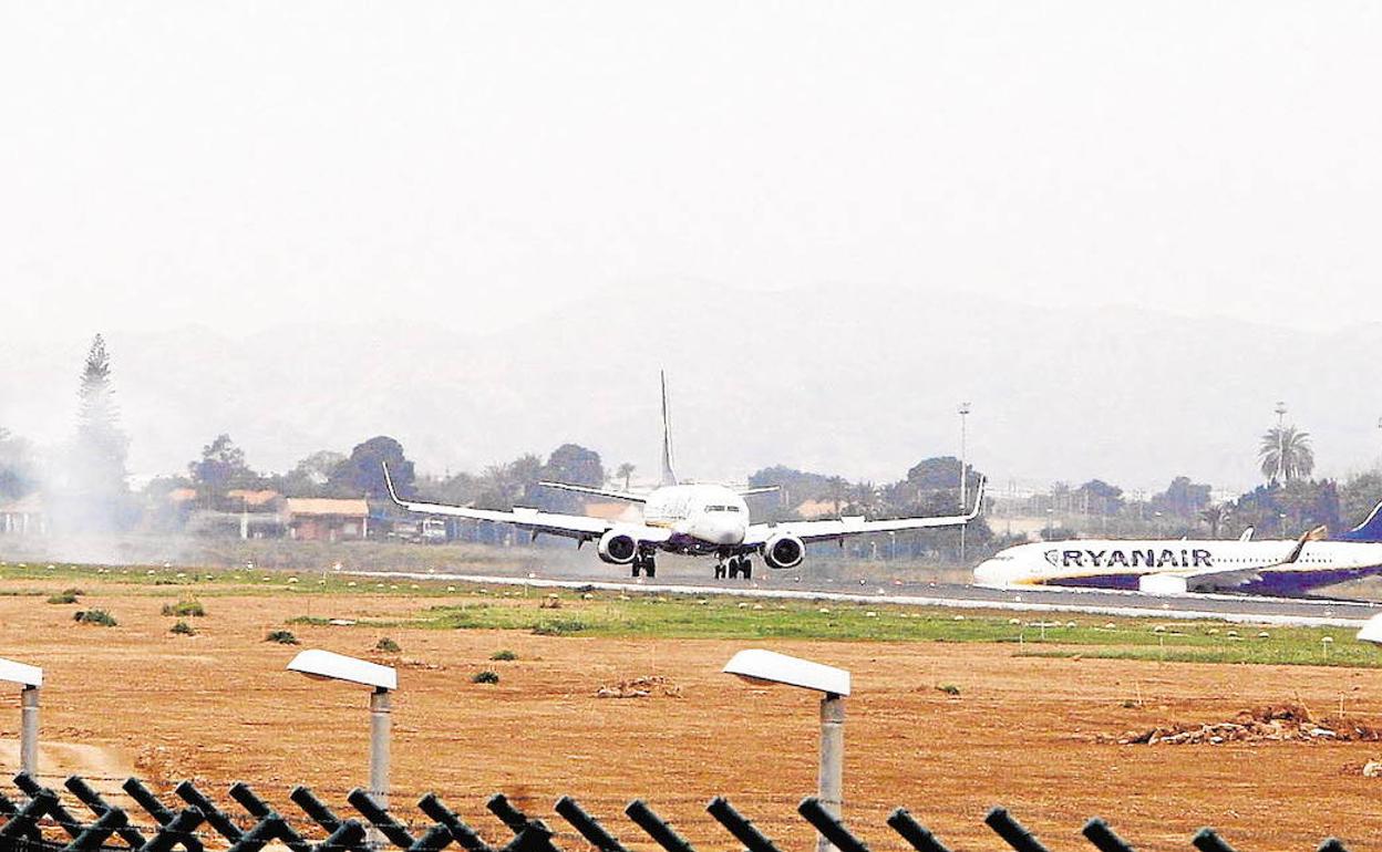 Pistas de despegue en el aeropuerto situado en El Altet. 