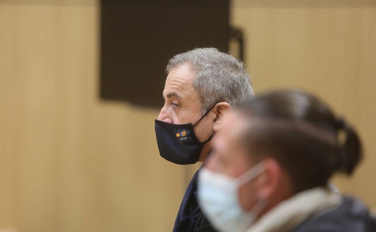 El cirujano maxilofacial Luis Senís, durante el juicio este lunes. 