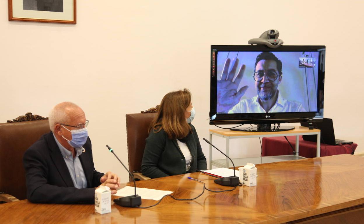 Vicent Grimalt, Cristina Sellés y Quique Dacosta en el monitor. 