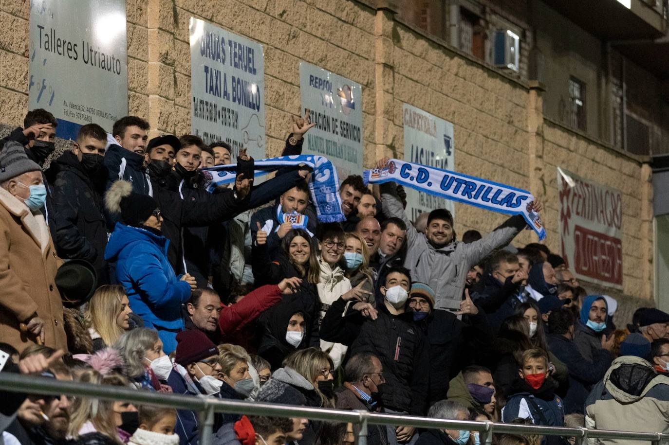 Aficionados del CD Utrillas, en las gradas del Estadio 'La Vega'