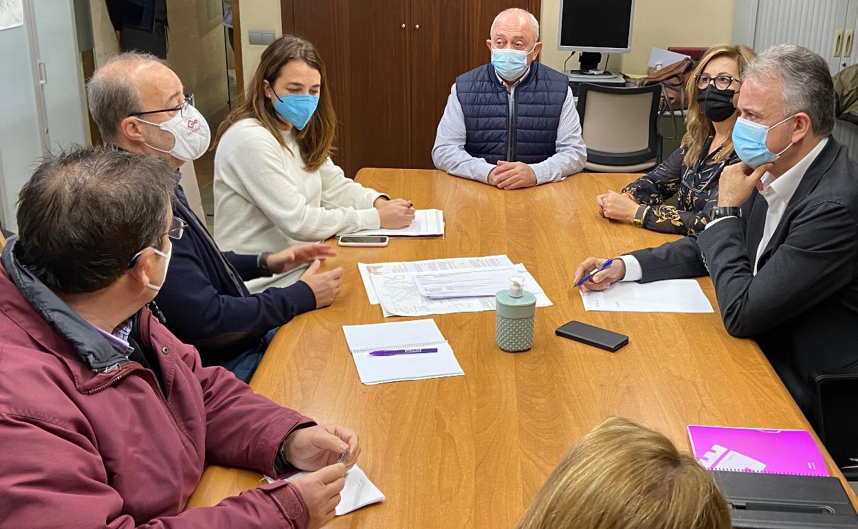 Reunión en Alzira con el Conseller. 