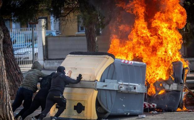 Trabajadores del sector del metal durante la séptima jornada de huelga.