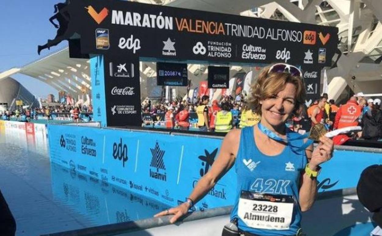 Almudena Ariza, una de las famosas que corrió el último maratón popular de Valencia, en 2019.