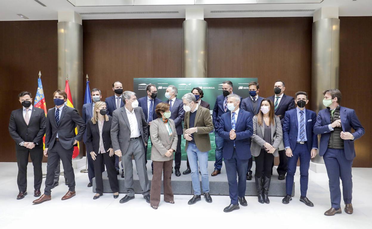 Aurelio Martínez, Ángeles Santamaría, Arcadi España y Francisco Toledo (en el centro), este miércoles, tras la presentación de la plataforma. 