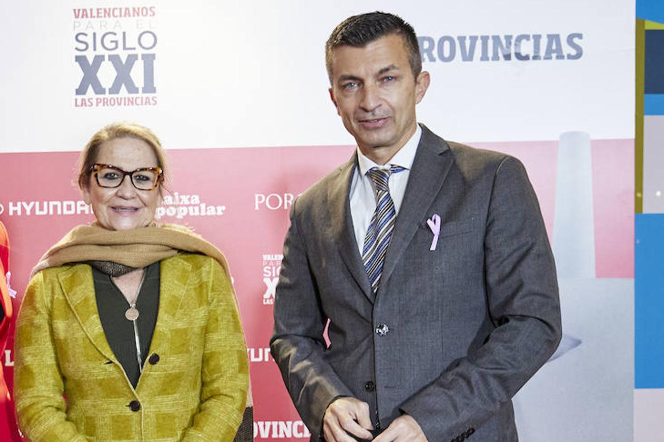 La eurodiputada Inmaculada Rodríguez Piñero, junto al redactor jefe de Política del diario Juan Carlos Ferriol.