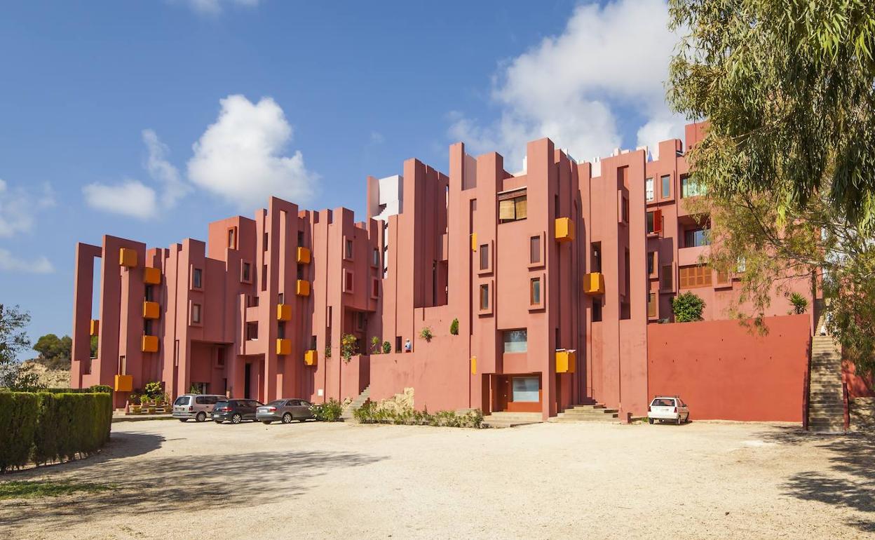 El edificio de la Muralla Roja de Calp diseñado por Bofill. 