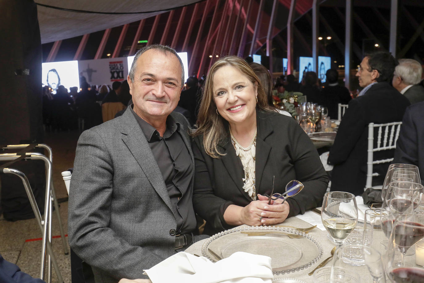 El arquitecto Javier Domínguez con la periodista Manu Ríos.