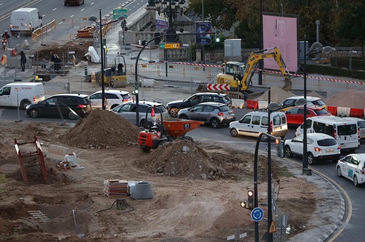 Obras en la rotonda del paseo de la Alameda y la calle Eduardo Boscá. 