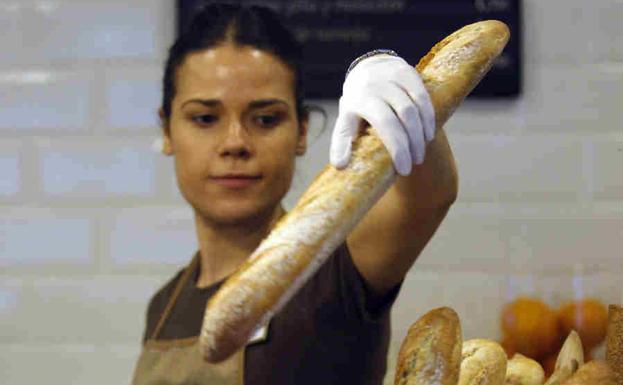 ¿Me pueden obligar a pagar con dinero en efectivo una barra de pan?