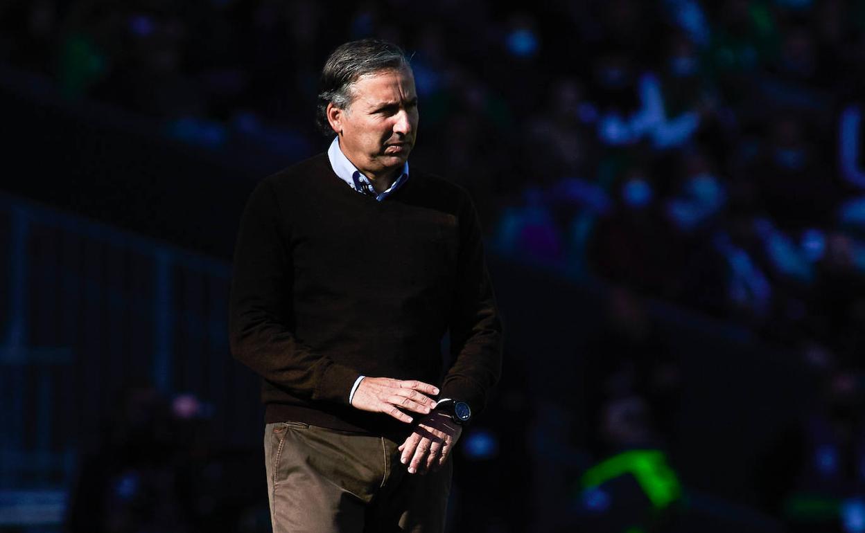 Javier Pereira, durante el partido ante el Real Betis. 