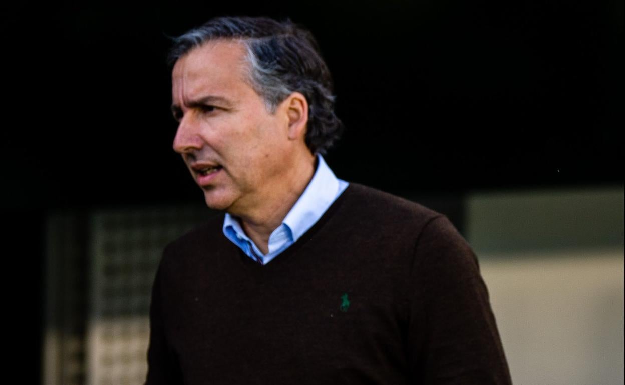 Javier Pereira, durante el encuentro frente al Betis en el Villamarín. 