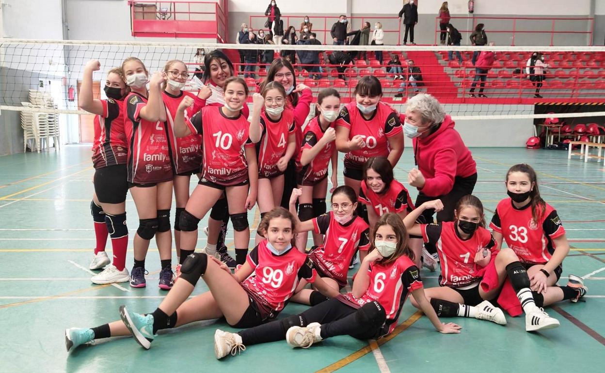 El equipo infantil femenino del Xàtiva Voleibol se enfrentó al Real de Gandia. 