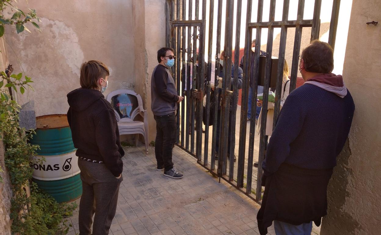 Personal judicial se personó el pasado martes en el inmueble para identificar a los ocupantes. 