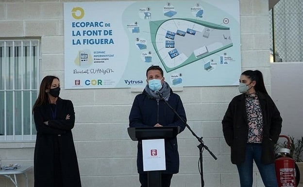 La consellera, la diputada de Medio Ambiente y el alcalde de La Font en la inauguración el pasado sábado. 