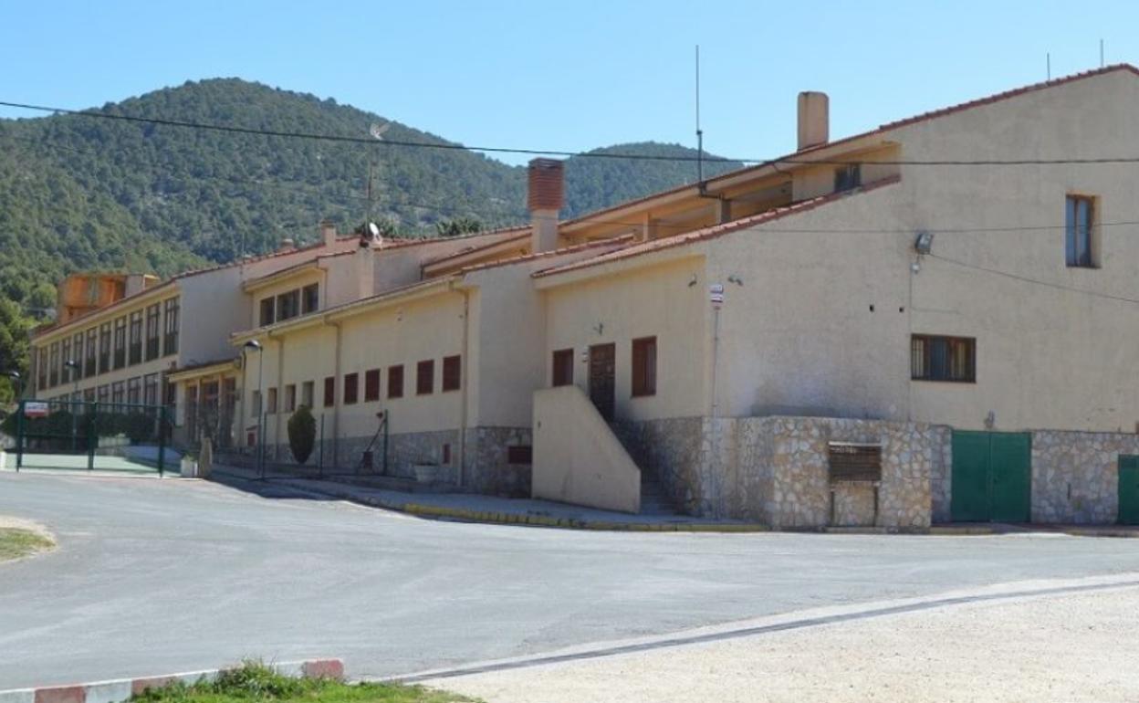 Las instalaciones se encuentran en el término municipal de Castalla. 