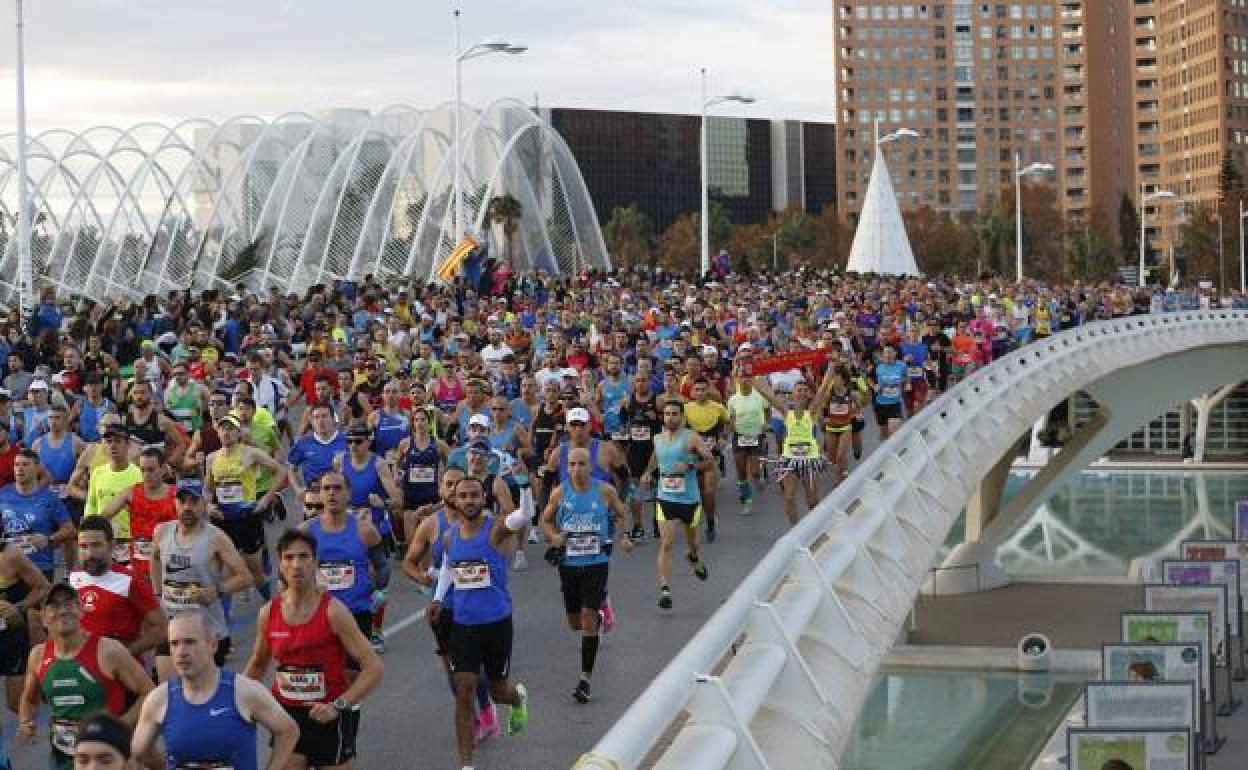 Corredores durante una edición anterior de la Maratón