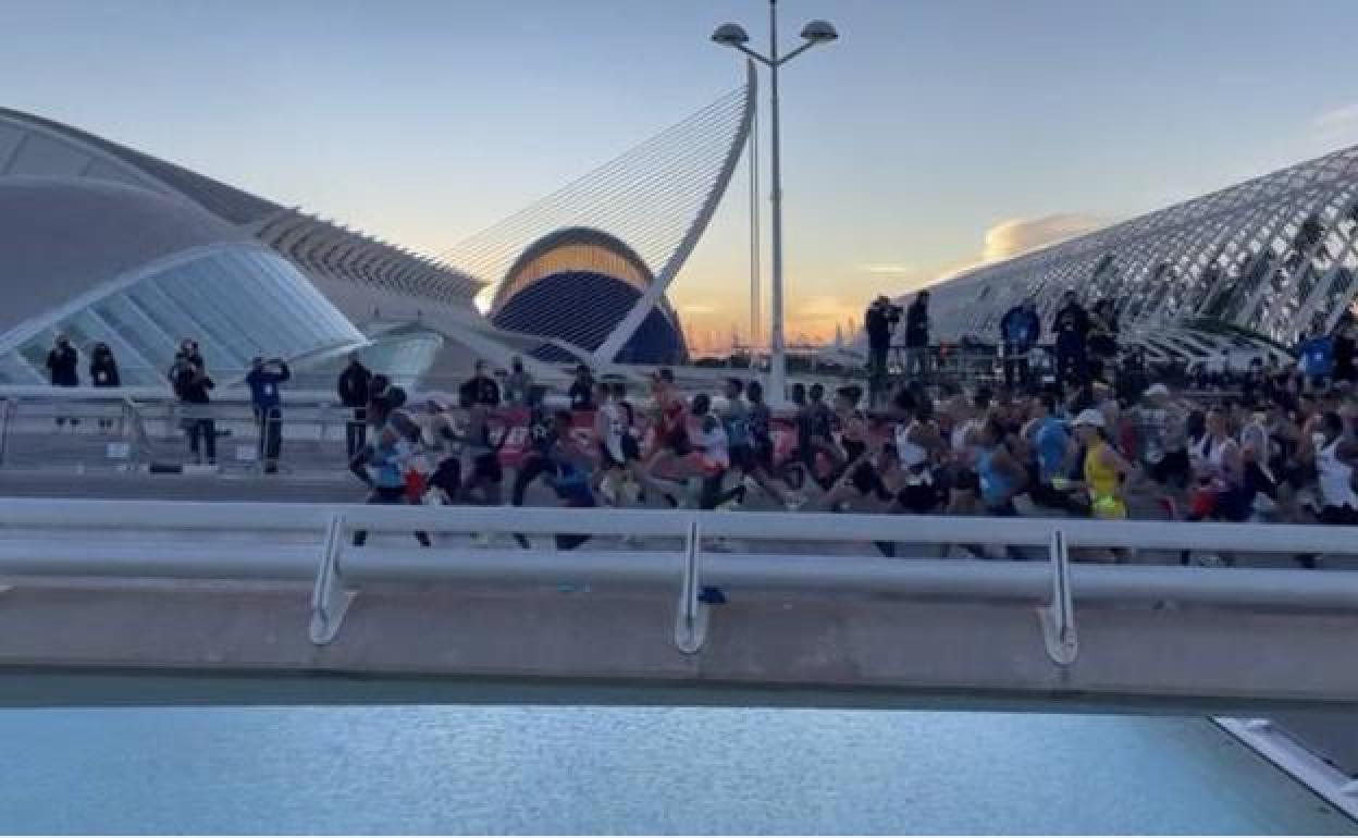 Corredores durante el Maratón de Valencia 