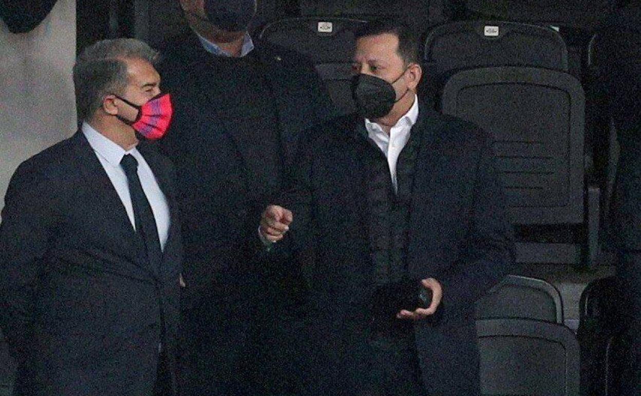 Joan Laporta y Anil Murthy, en Mestalla.