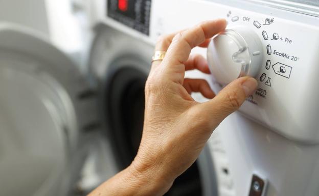 La hora más cara para poner la lavadora y planchar es entre las 18.00 y las 19.00 horas.