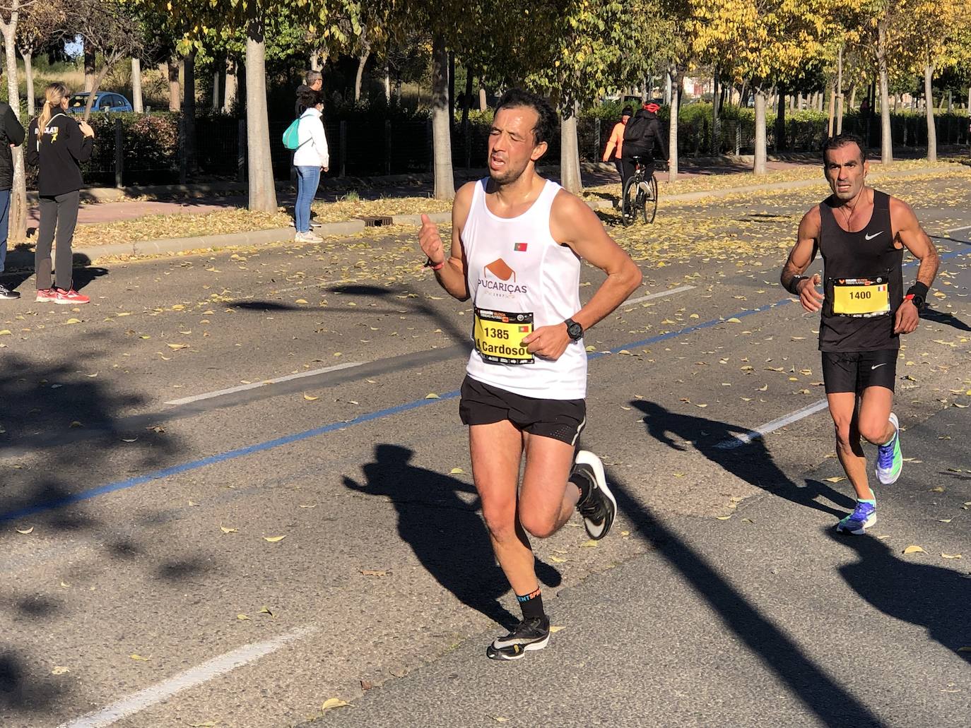 14.000 corredores hacen frente a una dura jornada marcada por las rachas muy fuertes de viento