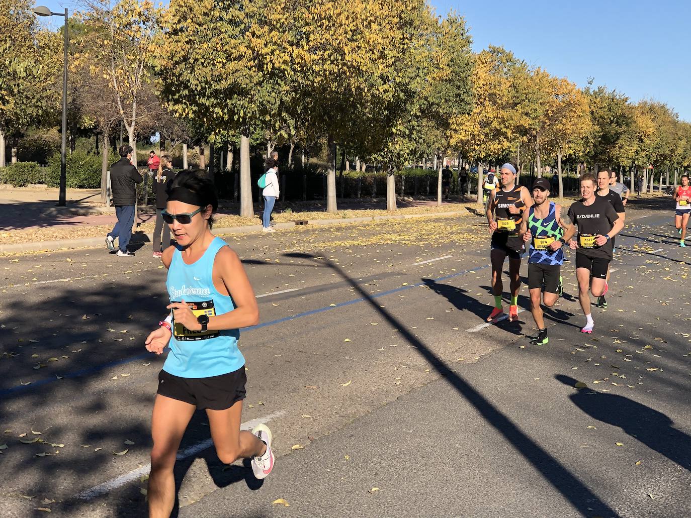 14.000 corredores hacen frente a una dura jornada marcada por las rachas muy fuertes de viento