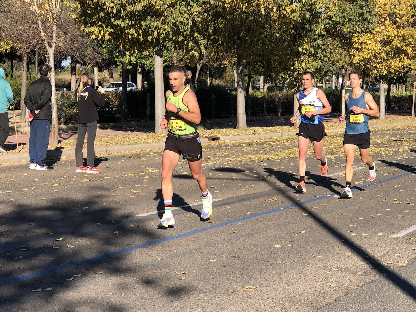 14.000 corredores hacen frente a una dura jornada marcada por las rachas muy fuertes de viento