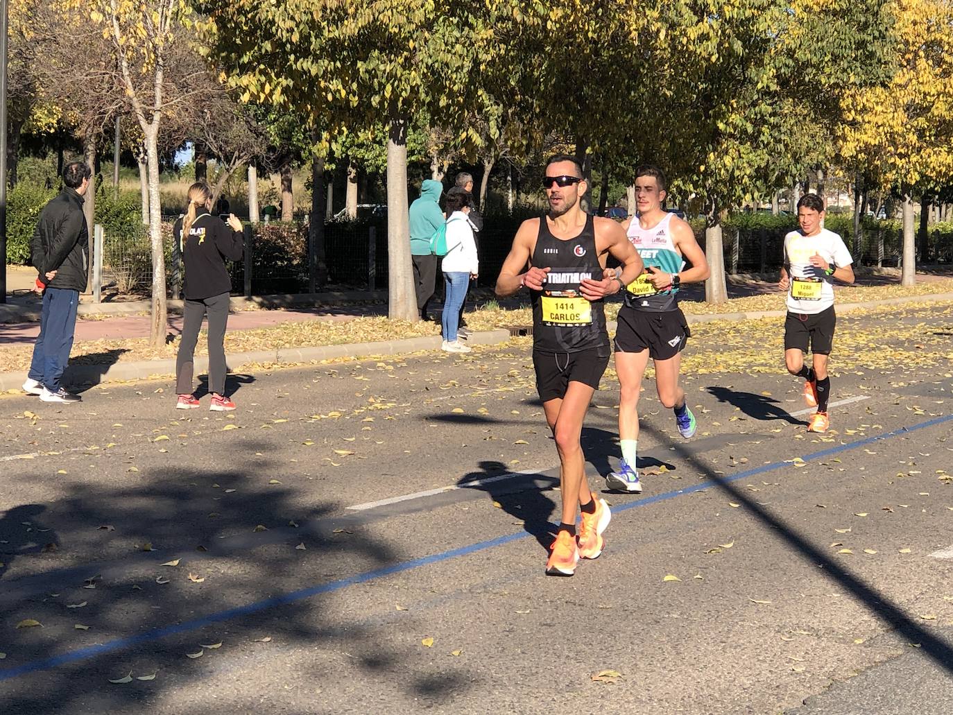 Tras pasar por el centro de la ciudad los participantes llegaban al entorno del Bioparc para comenzar el último tramo de la carrera.