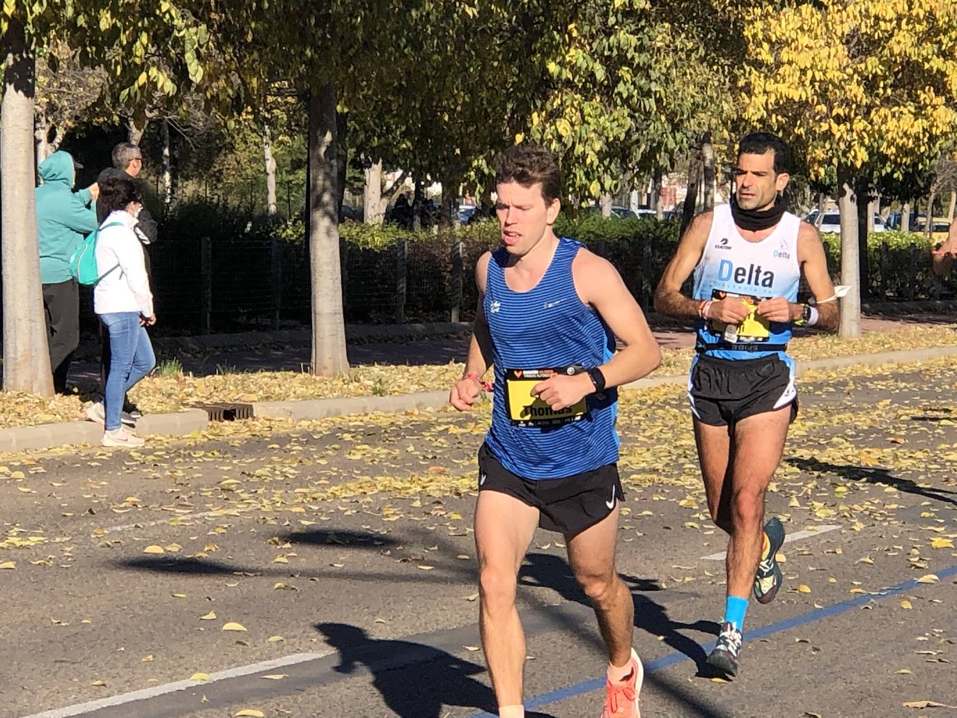 Tras pasar por el centro de la ciudad los participantes llegaban al entorno del Bioparc para comenzar el último tramo de la carrera.