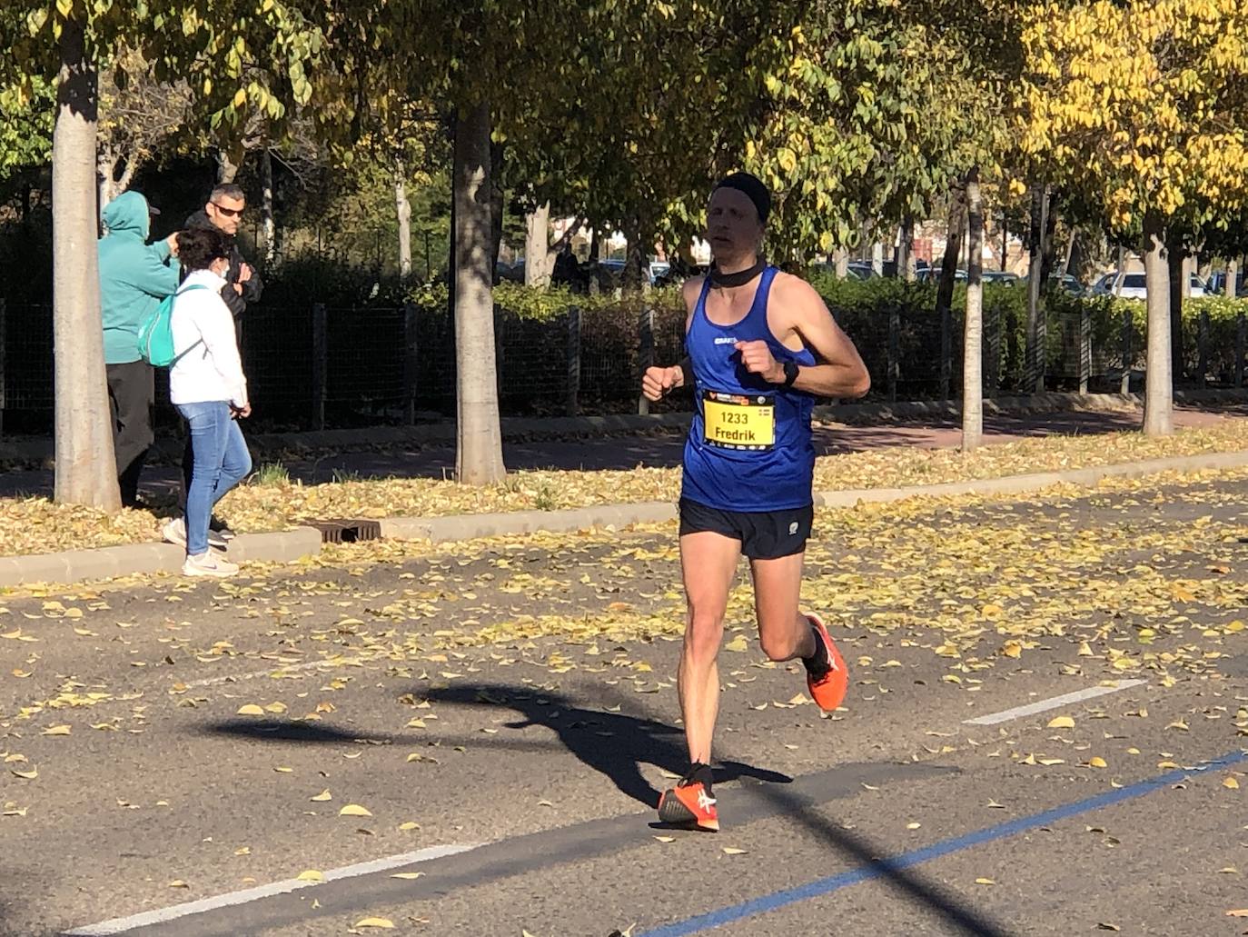 Tras pasar por el centro de la ciudad los participantes llegaban al entorno del Bioparc para comenzar el último tramo de la carrera.