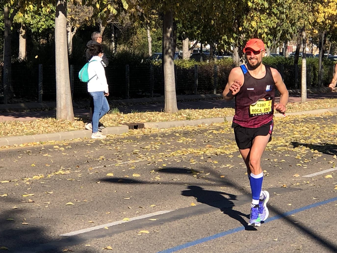 Tras pasar por el centro de la ciudad los participantes llegaban al entorno del Bioparc para comenzar el último tramo de la carrera.