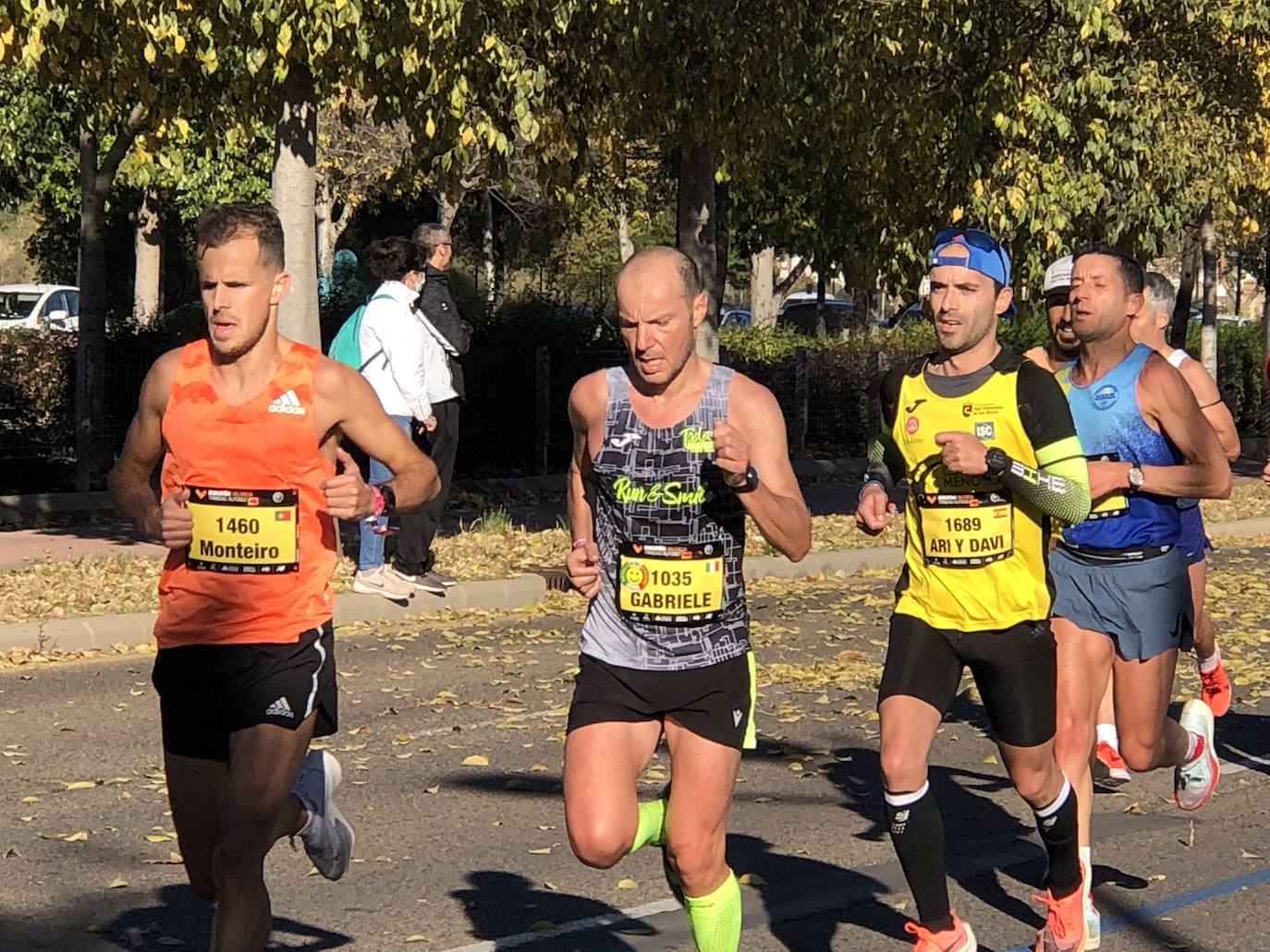 Tras pasar por el centro de la ciudad los participantes llegaban al entorno del Bioparc para comenzar el último tramo de la carrera.