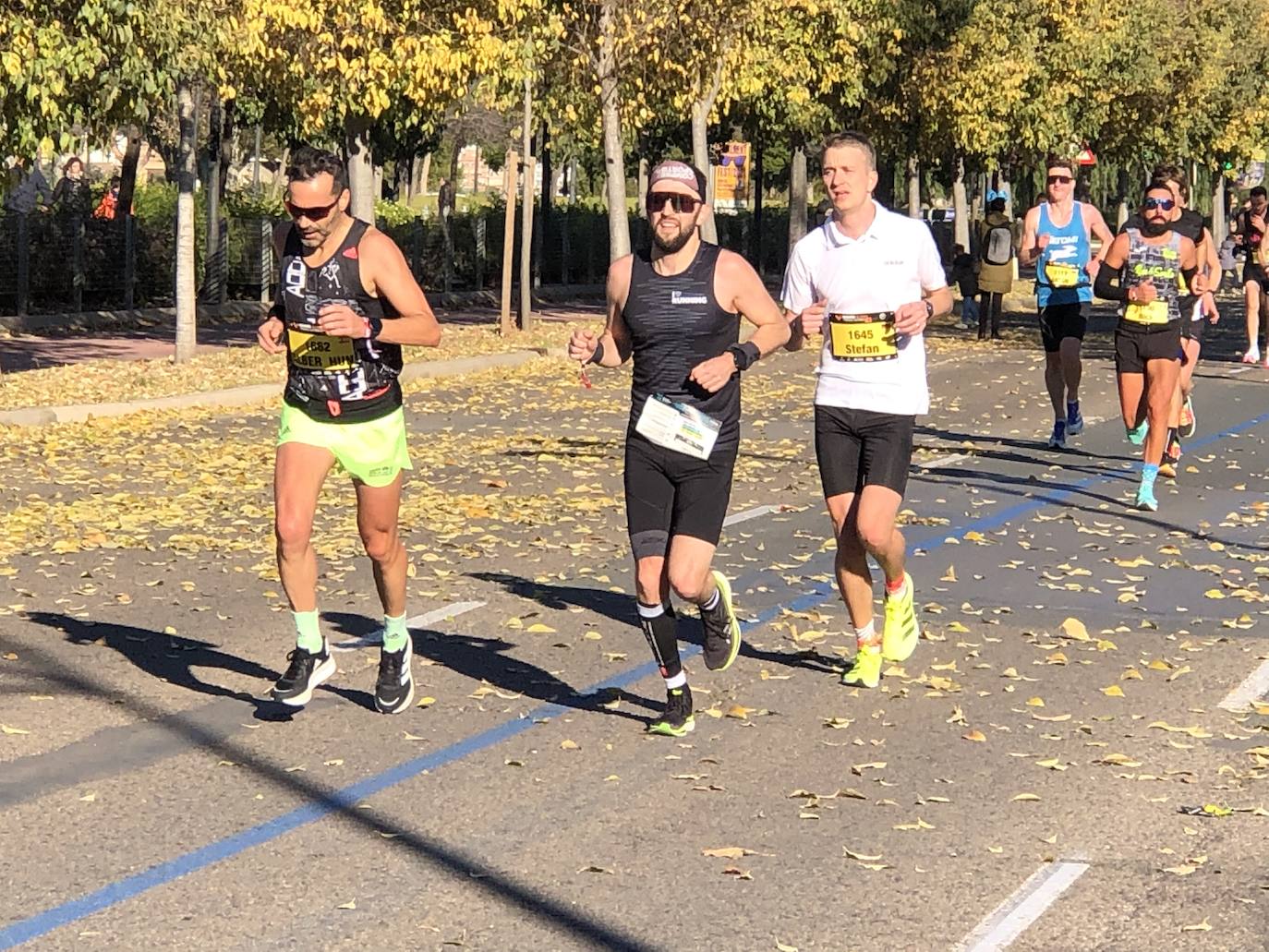 Tras pasar por el centro de la ciudad los participantes llegaban al entorno del Bioparc para comenzar el último tramo de la carrera.