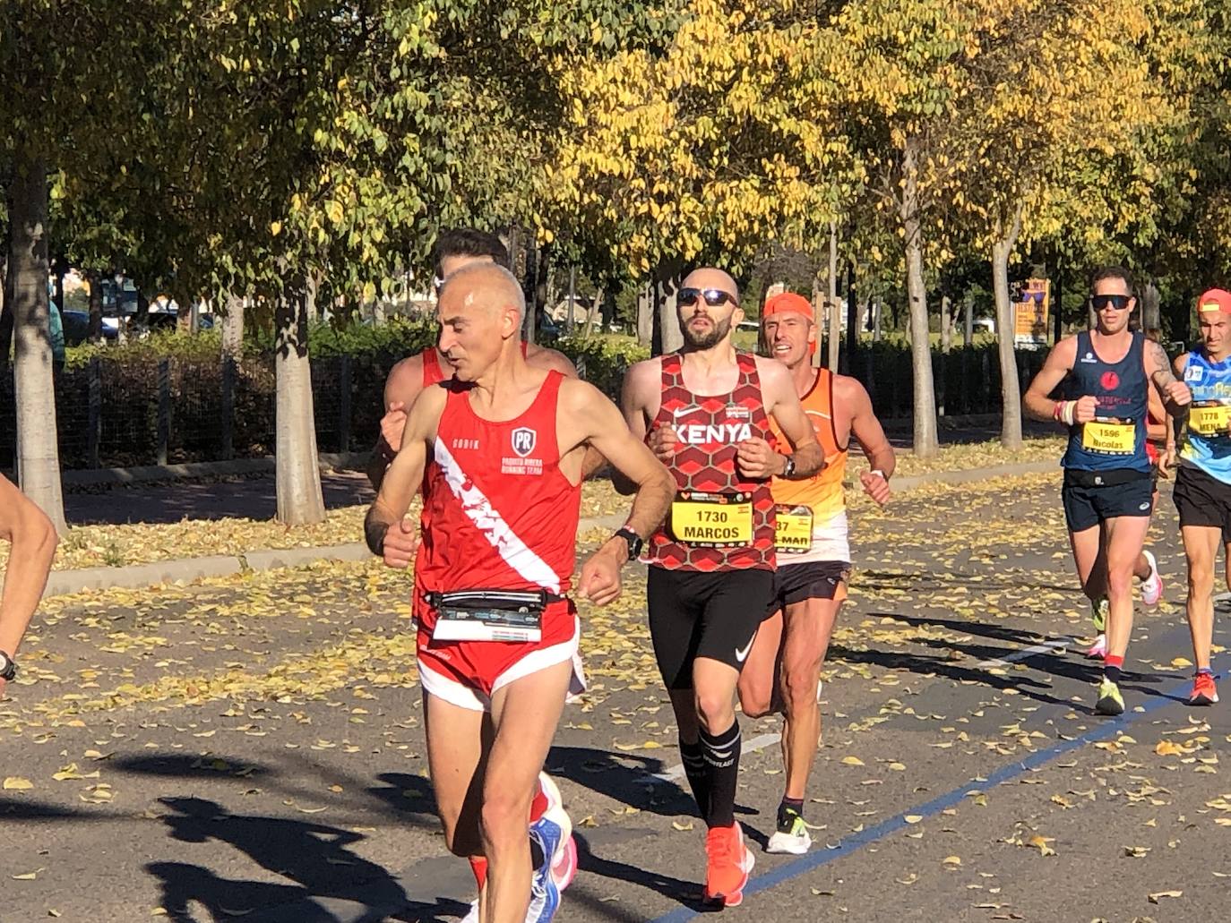 Tras pasar por el centro de la ciudad los participantes llegaban al entorno del Bioparc para comenzar el último tramo de la carrera.