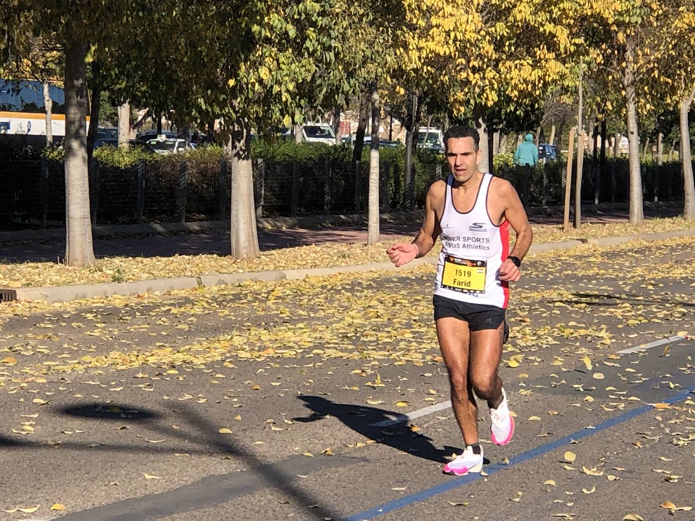 Tras pasar por el centro de la ciudad los participantes llegaban al entorno del Bioparc para comenzar el último tramo de la carrera.