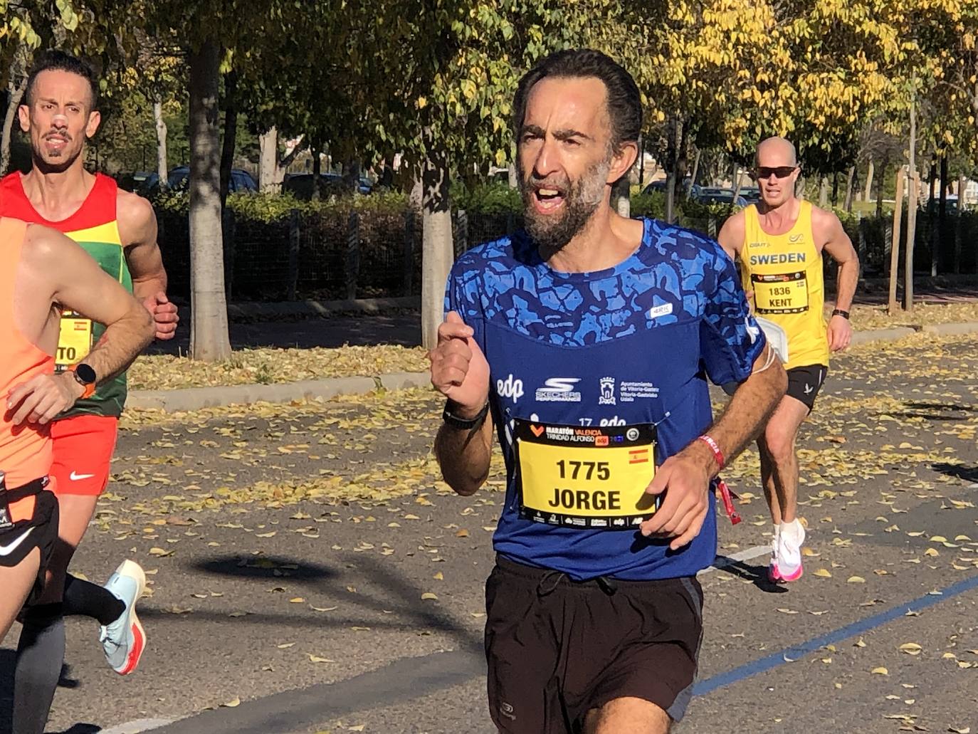 Tras pasar por el centro de la ciudad los participantes llegaban al entorno del Bioparc para comenzar el último tramo de la carrera.