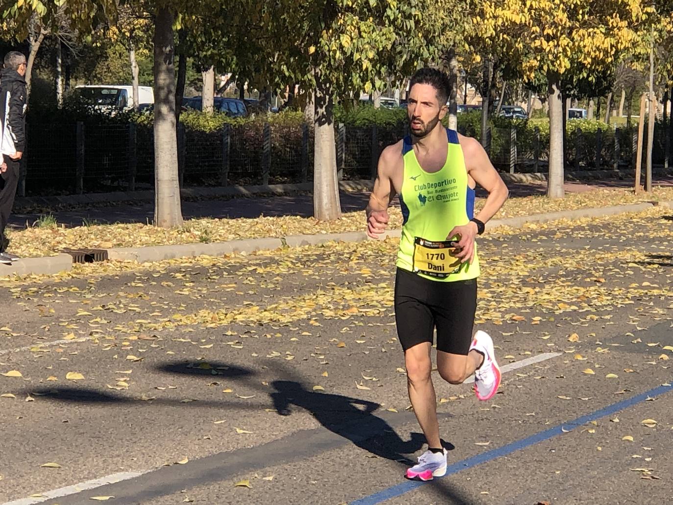 Tras pasar por el centro de la ciudad los participantes llegaban al entorno del Bioparc para comenzar el último tramo de la carrera.